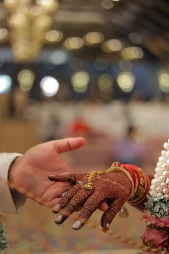 photo pose  ring ceremony